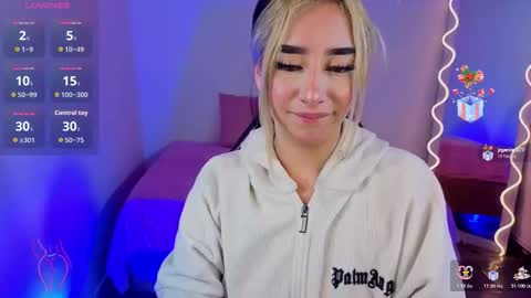 Malory  online show from November 28, 11:24 am