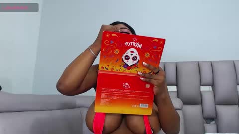 Snapshot of malorybrown chatting on February 5, 1:16 pm malorybrown online show from February 5, 1:16 pm