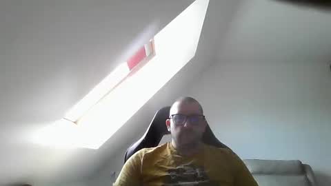 breton online show from April 18, 8:29 am