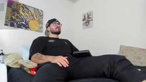 maloy_magic online show from December 22, 12:29 am