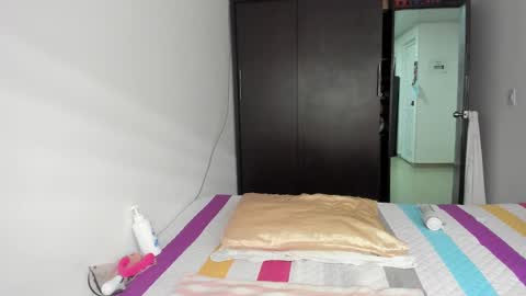 instagram  nueela   online show from December 9, 8:33 pm