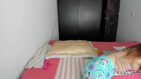 instagram  nueela   online show from December 24, 6:06 pm