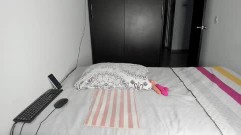 instagram  nueela   online show from February 1, 10:44 pm