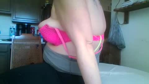 Snapshot of mandilube39 chatting on April 5, 8:39 pm mindy22 online show from April 5, 8:39 pm