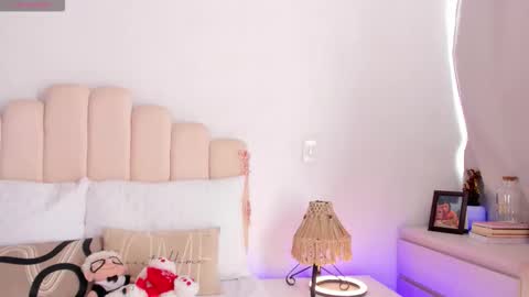   online show from November 9, 2:04 pm