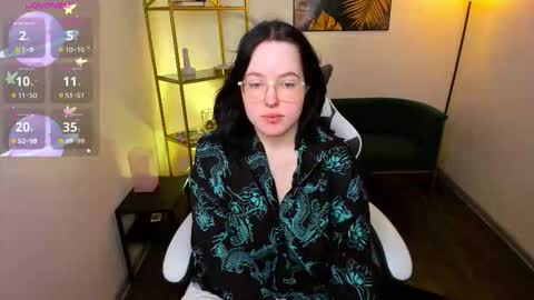 manic_pixie_ online show from November 9, 10:35 am