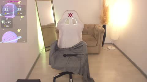 manic_pixie_ online show from April 8, 3:45 pm