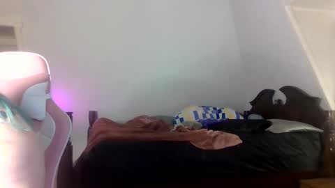 ManicPixiePop online show from May 11, 5:35 am