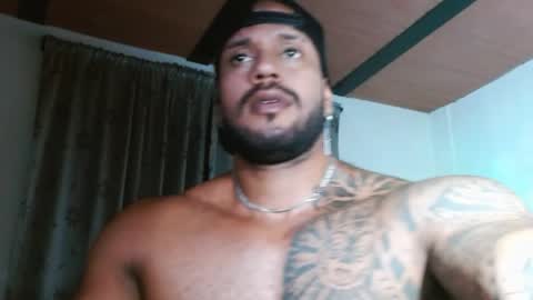 Snapshot of manolofitt chatting on April 27, 2:20 am Manolo online show from April 27, 2:20 am