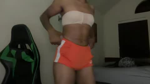 Snapshot of mantismillie chatting on October 4, 3:04 am mantismillie online show from October 4, 3:04 am