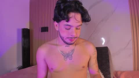 Snapshot of manu_lowe chatting on November 30, 11:25 am MANUEL Dont forget your thumbs up online show from November 30, 11:25 am