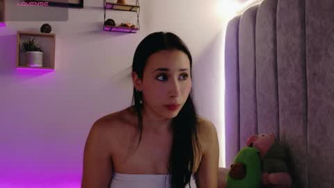 Manu  online show from April 9, 6:35 pm