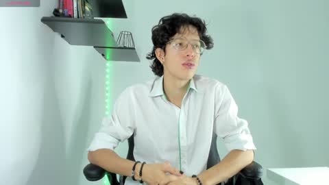 Manuel online show from December 30, 11:37 am