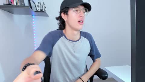 Manuel online show from December 31, 12:15 pm