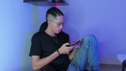 Manuel online show from January 12, 10:33 pm