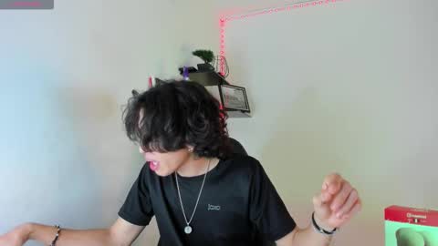 Manuel online show from October 18, 3:09 am