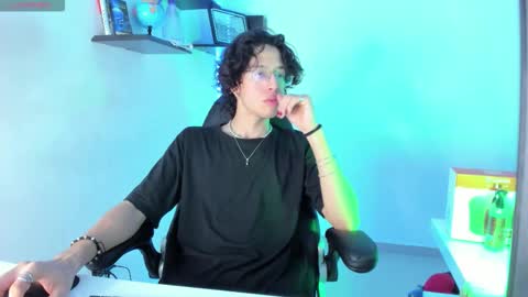 Manuel online show from October 21, 2:45 am