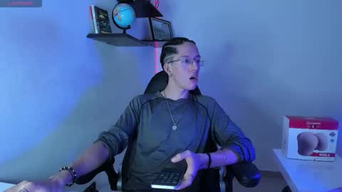 Manuel online show from November 9, 1:48 am