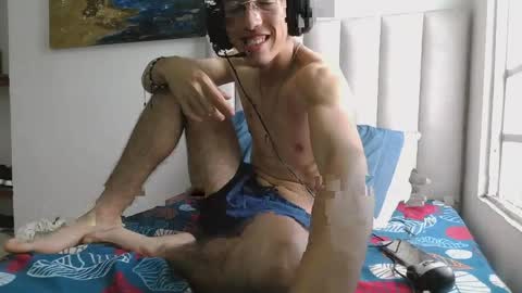 Manuel online show from April 11, 8:35 pm