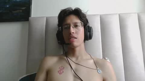 Manuel online show from April 12, 7:30 pm