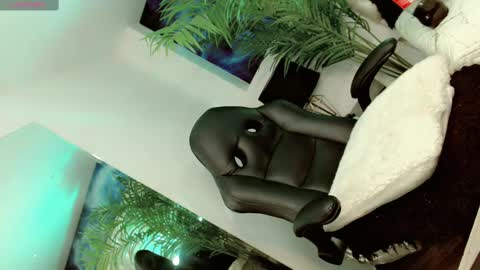 Snapshot of manuela_kingsley chatting on March 9, 11:36 am Manuela Kingsley online show from March 9, 11:36 am