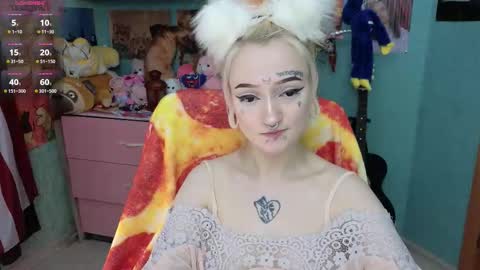 Manuela online show from November 16, 8:03 pm