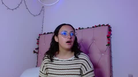 Snapshot of manumeow_ chatting on December 13, 10:37 pm Manu online show from December 13, 10:37 pm