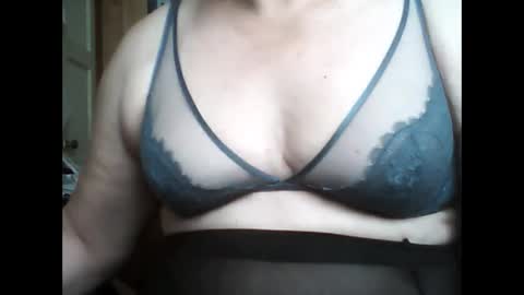 Snapshot of manwithboobs chatting on January 23, 6:35 pm manwithboobs online show from January 23, 6:35 pm