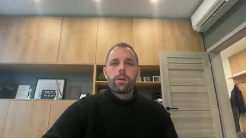 manynaaamess online show from November 12, 6:58 am