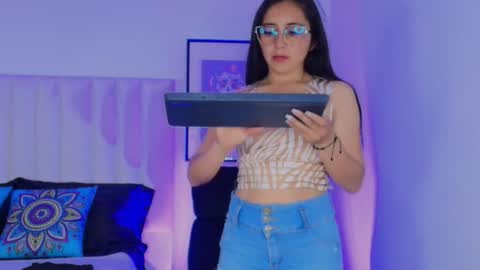 Snapshot of mara_wolf01 chatting on December 16, 8:03 pm Mara online show from December 16, 8:03 pm