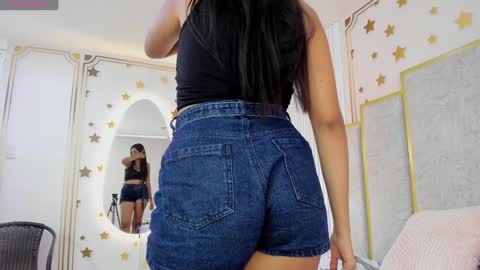 Snapshot of maraluna_ chatting on January 4, 11:43 am Maraluna online show from January 4, 11:43 am