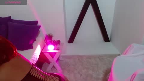 Snapshot of marasilk chatting on February 11, 3:44 am Mara Silk online show from February 11, 3:44 am