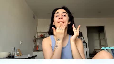 Snapshot of marcelapitarresi chatting on February 25, 7:40 am Kylie online show from February 25, 7:40 am