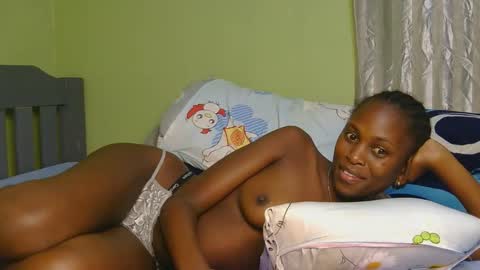 marclyne_cy online show from November 1, 9:39 pm