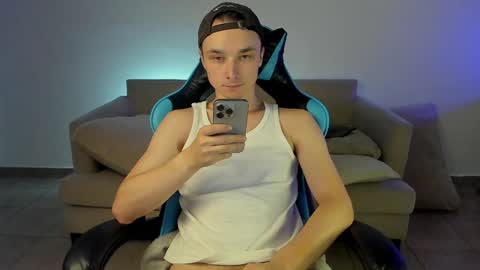 Snapshot of marcussmit chatting on January 6, 8:39 pm Marcus online show from January 6, 8:39 pm