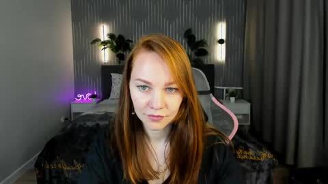 Margo Kellly online show from April 27, 1:03 am