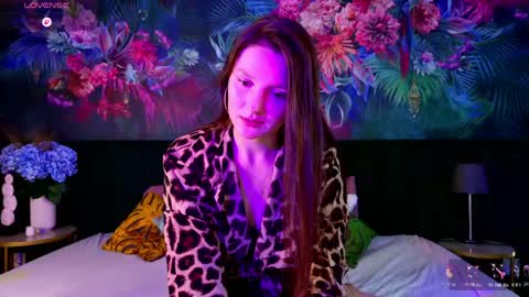 Snapshot of margodoly chatting on April 19, 6:54 pm margodoly online show from April 19, 6:54 pm