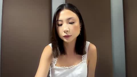 Lily online show from June 10, 1:43 pm