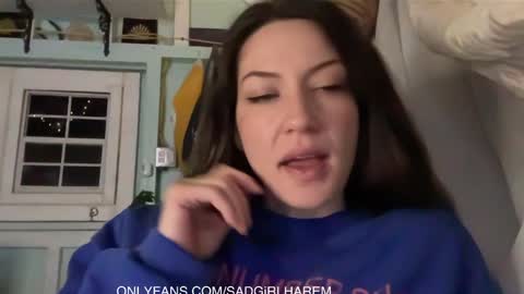 Snapshot of mari_and_jandro chatting on October 24, 9:28 am Mari online show from October 24, 9:28 am