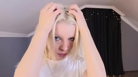 Snapshot of mari_clay chatting on February 27, 9:09 am Milena online show from February 27, 9:09 am