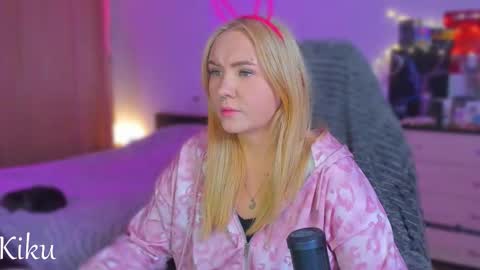 Snapshot of mari_kiku chatting on October 12, 6:18 pm Kiku and Marii - online show from October 12, 6:18 pm