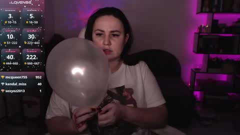 Snapshot of mari_moore7 chatting on January 9, 7:40 pm mari moore online show from January 9, 7:40 pm