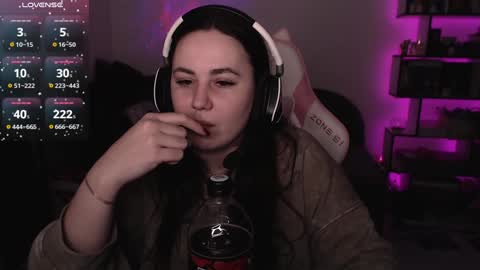 Snapshot of mari_moore7 chatting on January 14, 2:00 pm mari moore online show from January 14, 2:00 pm