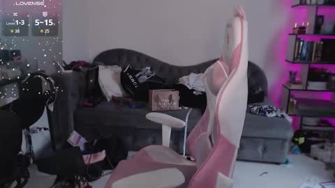 Snapshot of mari_moore7 chatting on September 20, 8:15 am mari moore online show from September 20, 8:15 am