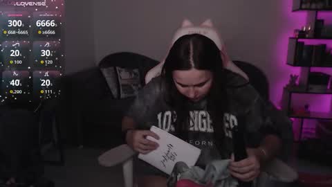 Snapshot of mari_moore7 chatting on October 16, 9:21 am mari moore online show from October 16, 9:21 am