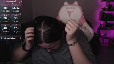 Snapshot of mari_moore7 chatting on October 19, 5:13 pm mari moore online show from October 19, 5:13 pm