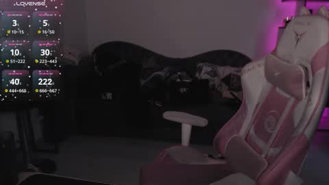 Snapshot of mari_moore7 chatting on November 17, 7:58 am mari moore online show from November 17, 7:58 am