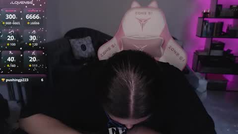 Snapshot of mari_moore7 chatting on November 26, 7:53 am mari moore online show from November 26, 7:53 am