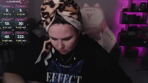 Snapshot of mari_moore7 chatting on November 28, 7:00 am mari moore online show from November 28, 7:00 am