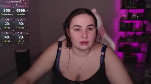 Snapshot of mari_moore7 chatting on December 5, 4:32 am mari moore online show from December 5, 4:32 am